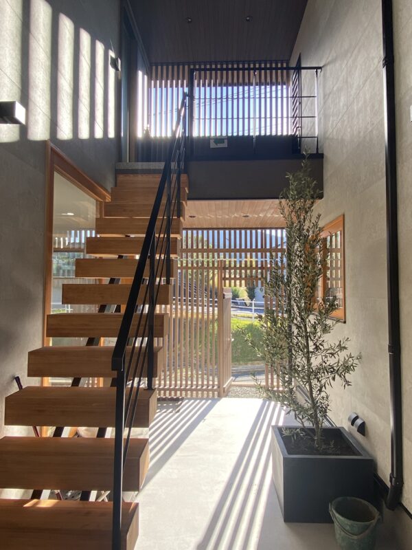 ロッキースタイル住宅 S様邸の階段